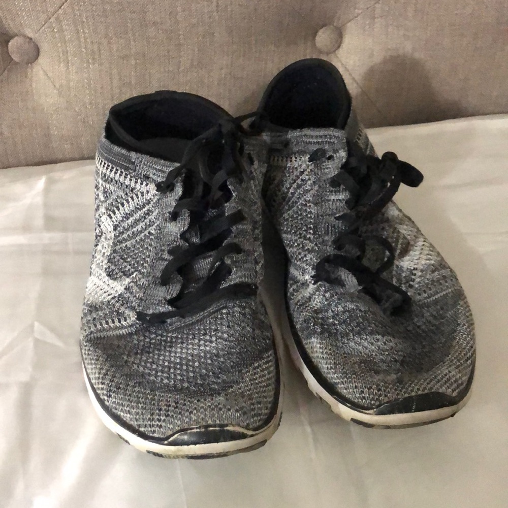 Nike tennis shoes